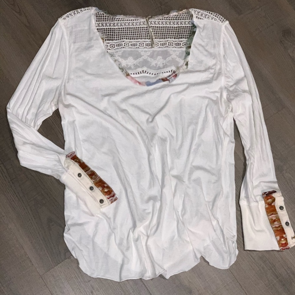 Aratta Silent Journey White long sleeve tee